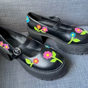 Delia’s Floral Black Platform Shoes Sz 8